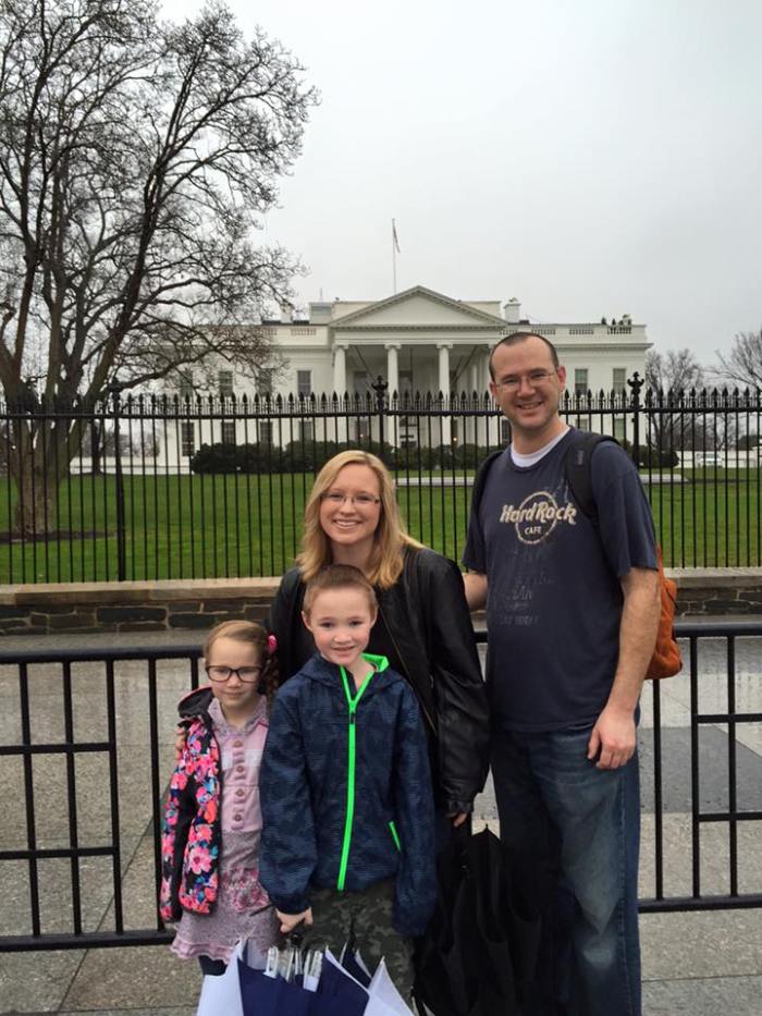 12391234_1073125169385437_237604774157135227_n